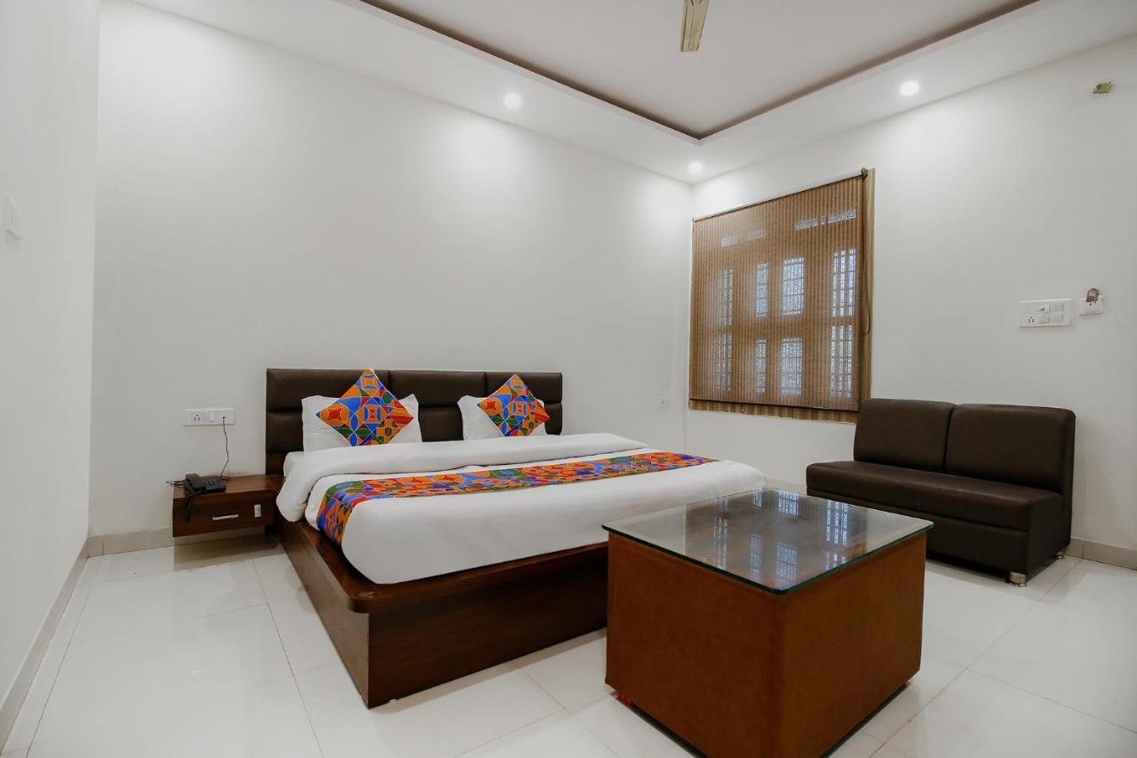 Fabexpress Yuvan Gouharganj Exterior foto